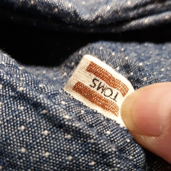Tom's denim pull over shirt large - Picture 2 of 3
